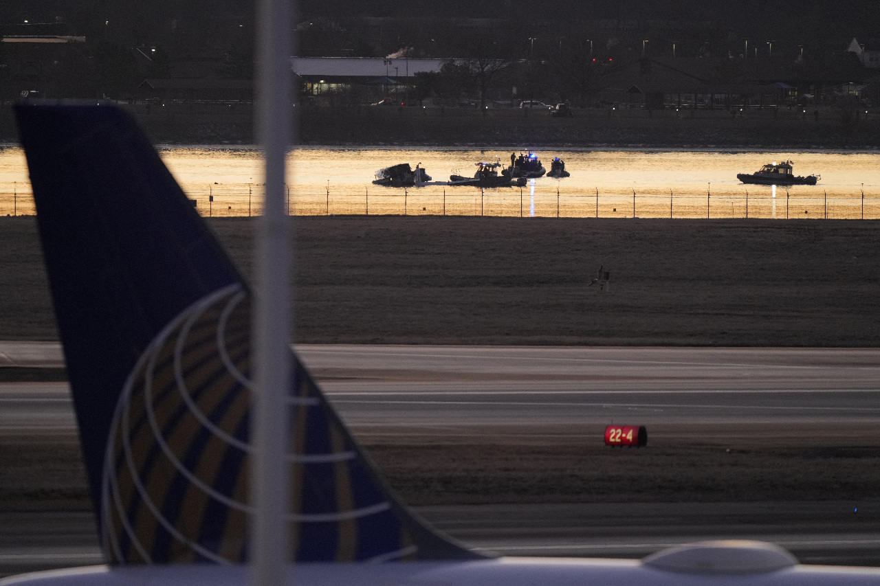 客機與直升機相撞事故 華府消防局長：預計無人生還