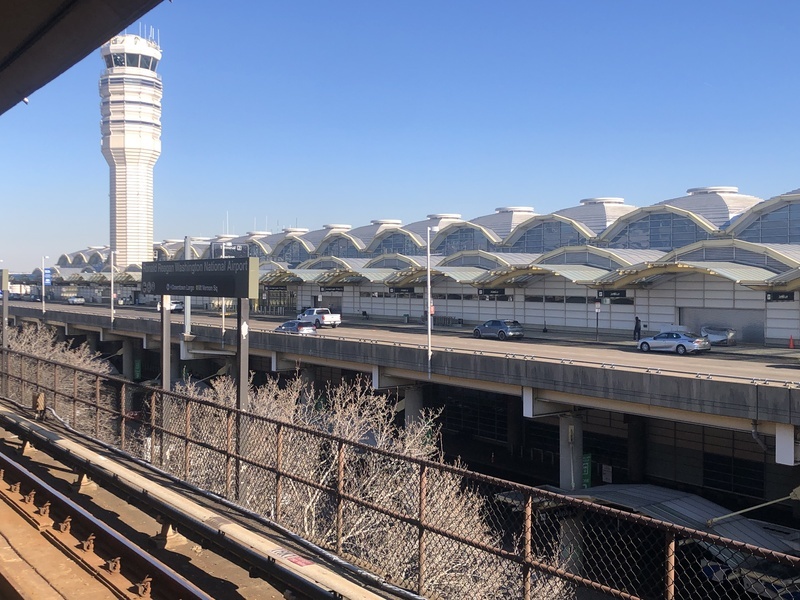 華府空難事故機場管制員是否不足 美媒不同解讀