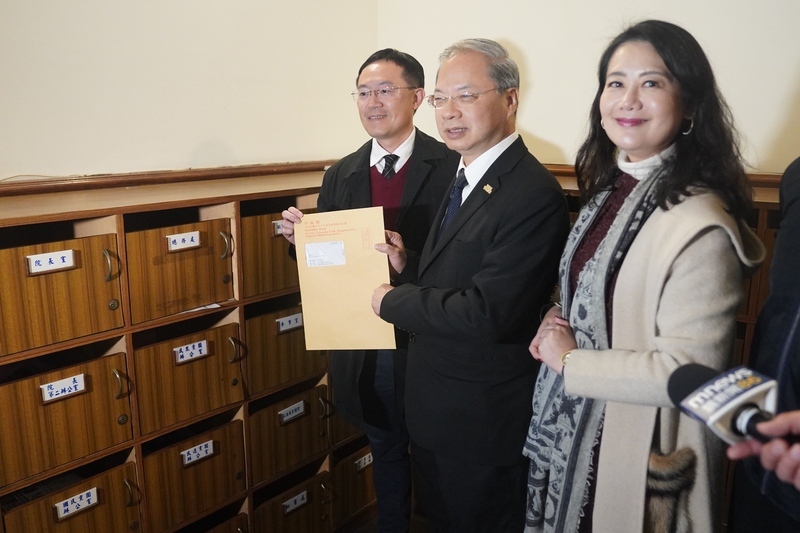 政院提選罷法覆議案  龔明鑫下午親送公文至立院