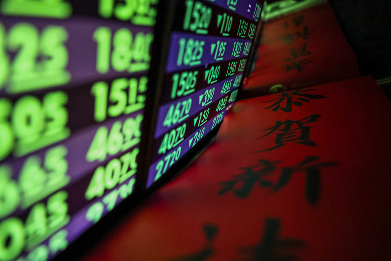 關稅戰開打台股新春紅盤大跌逾800點收 新台幣重貶2.86角