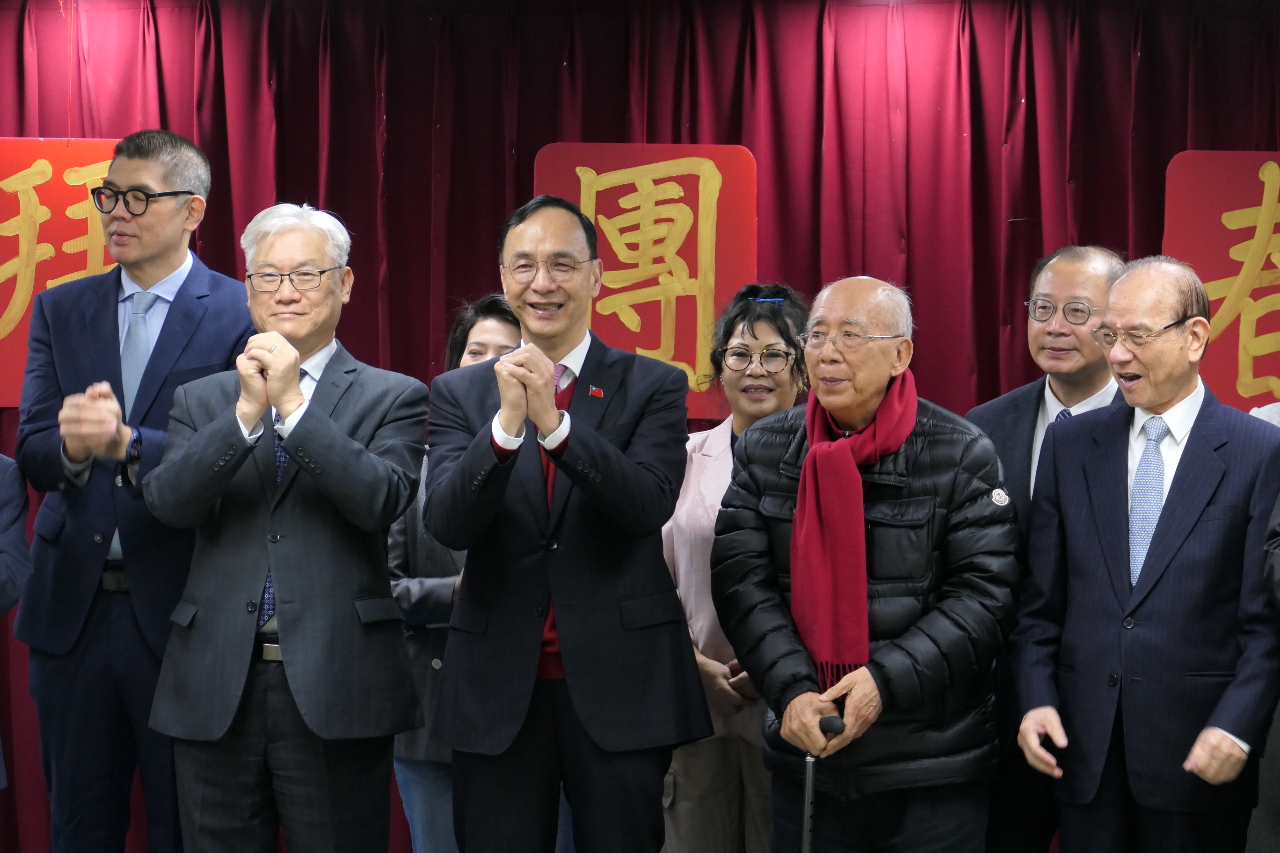 罷免團體遞送連署書 朱立倫喊話賴清德以德服人