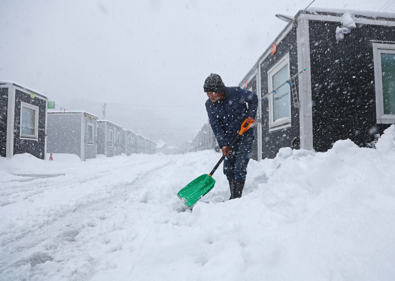 日本多地下大雪 岐阜縣白川村2天積雪127公分
