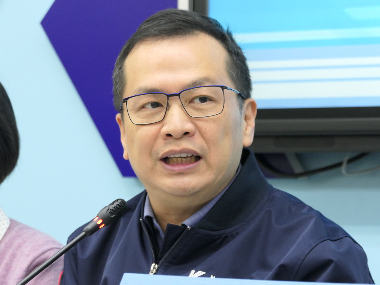 羅智強打造250萬宣傳車   環島宣講反罷免