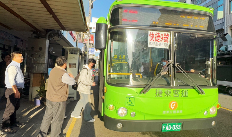 勞動部預告 開放僑外生任客運駕駛、護佐