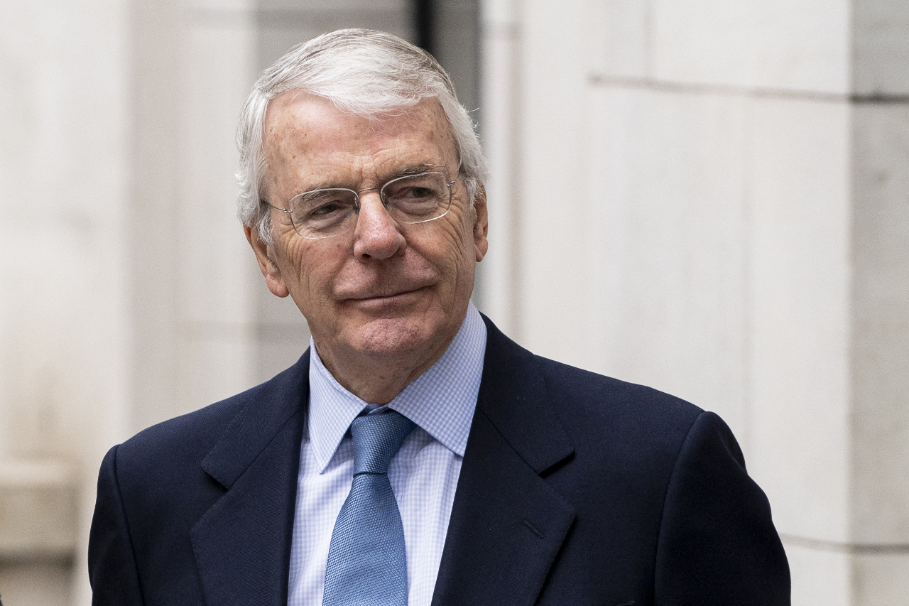 英前首相梅傑：美國孤立政策使全球民主陷入險境