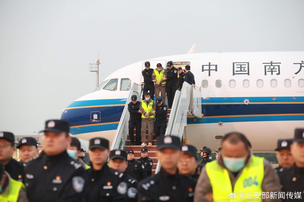 泰國對緬甸邊境斷電斷網後 首批中國人包機遣返