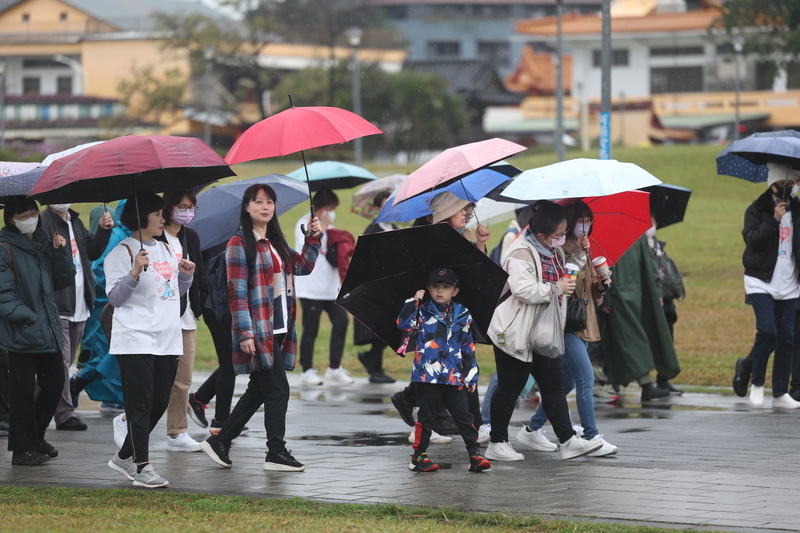 強冷氣團南下漸轉乾冷  沿海離島風浪大