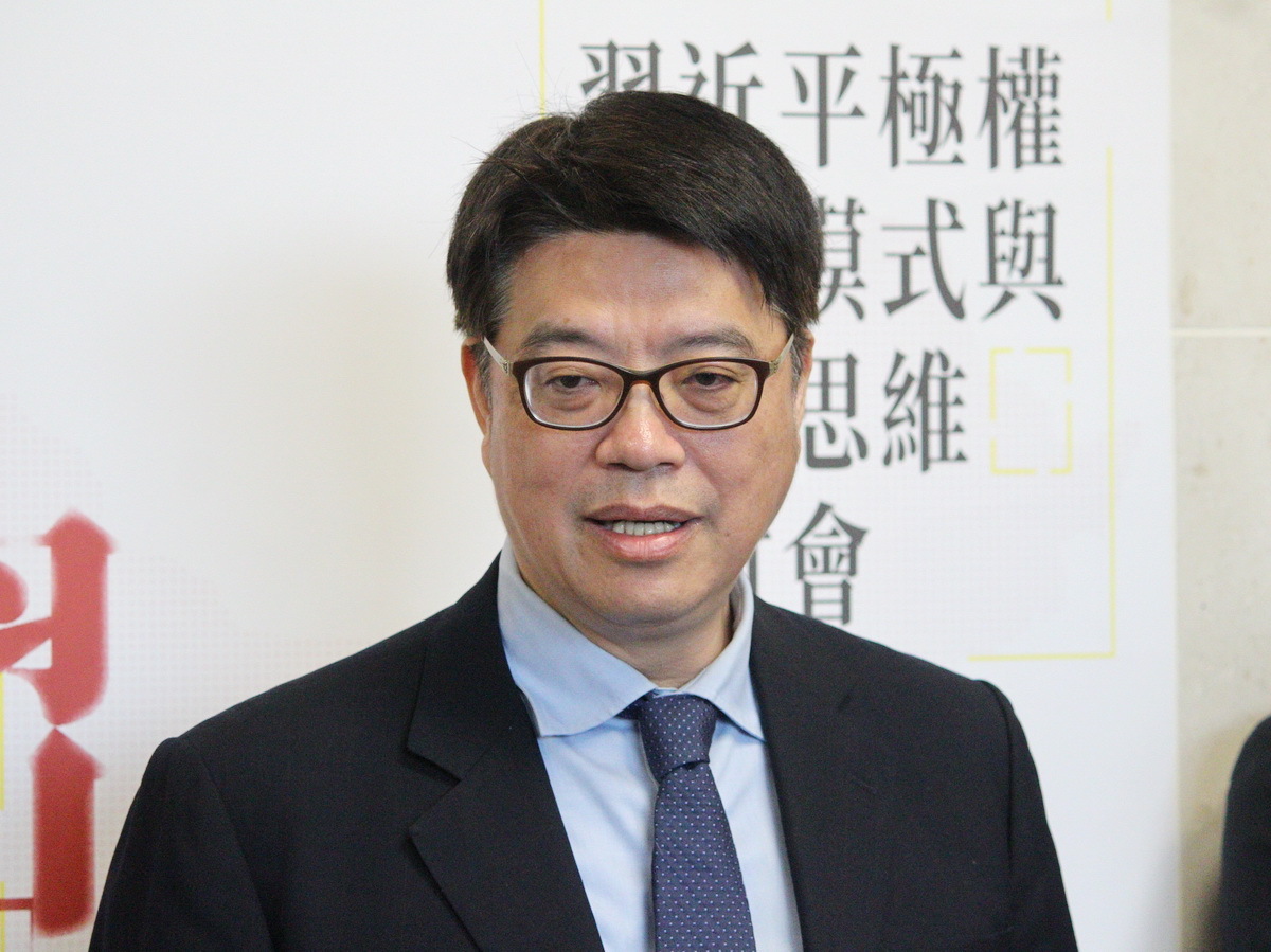 旅遊業者赴港遭指涉洗錢被捕 邱垂正：無涉國安事由