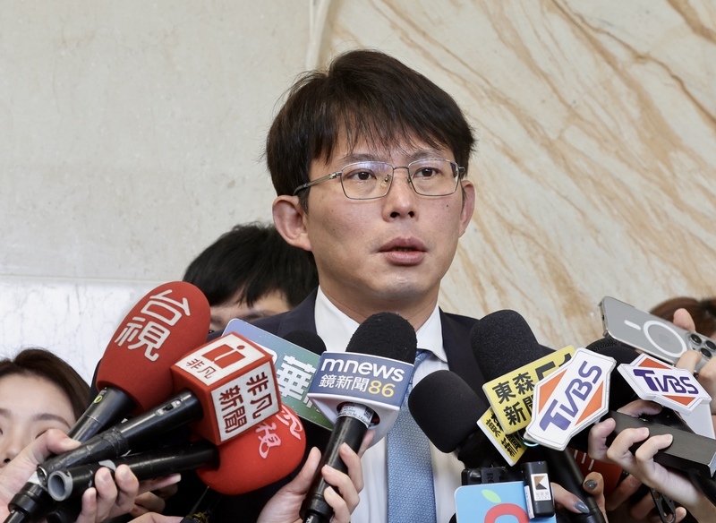 傳卓揆將下鄉宣講大罷免 黃國昌批：將創下世界上的民主笑話
