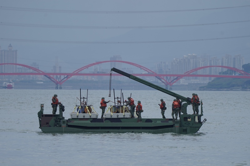 防共軍船艦突入 立即備戰操演淡水河道阻絕