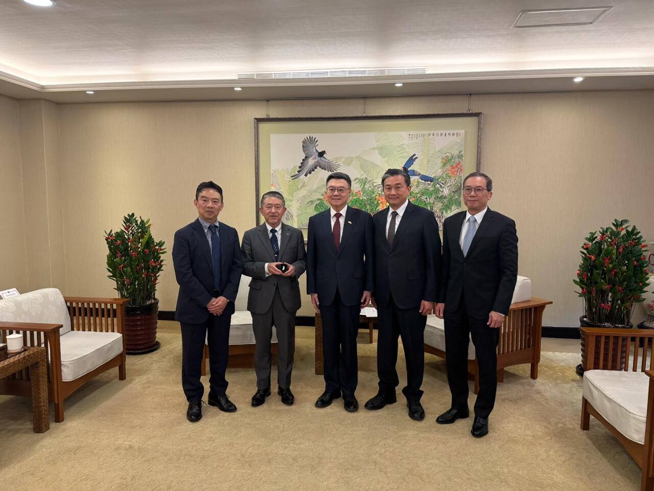 行政院聘請日本前自衛隊統合幕僚長岩崎茂任無給職顧問
