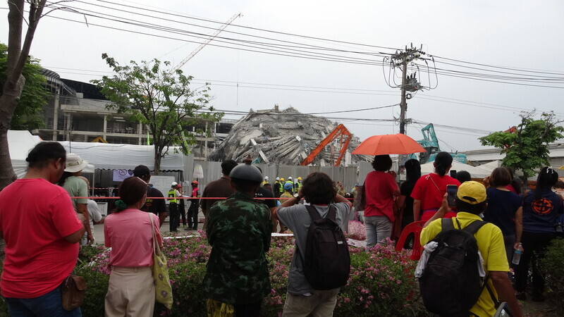 緬甸地震曼谷大樓倒塌 救援團隊和時間競賽