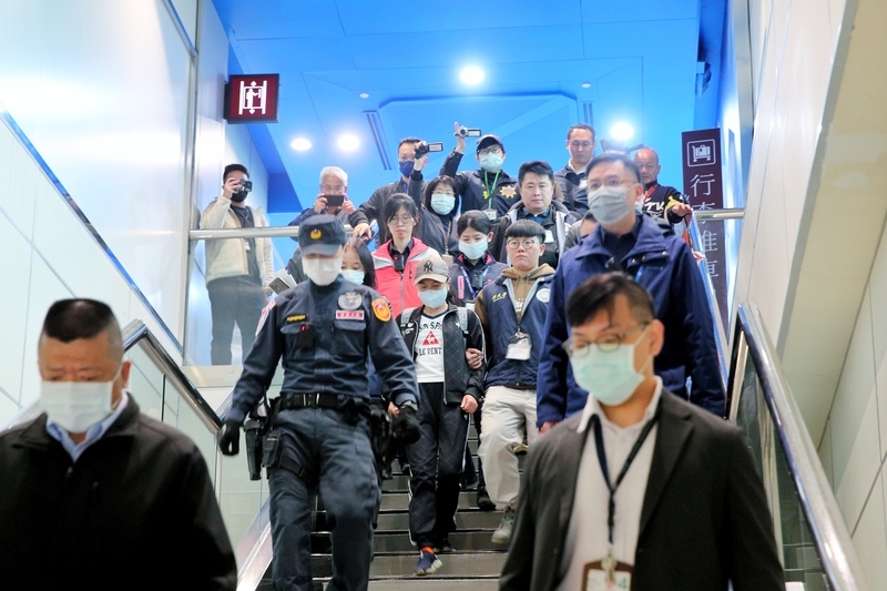 移民署執行強制出境  中配小微下午搭機離台