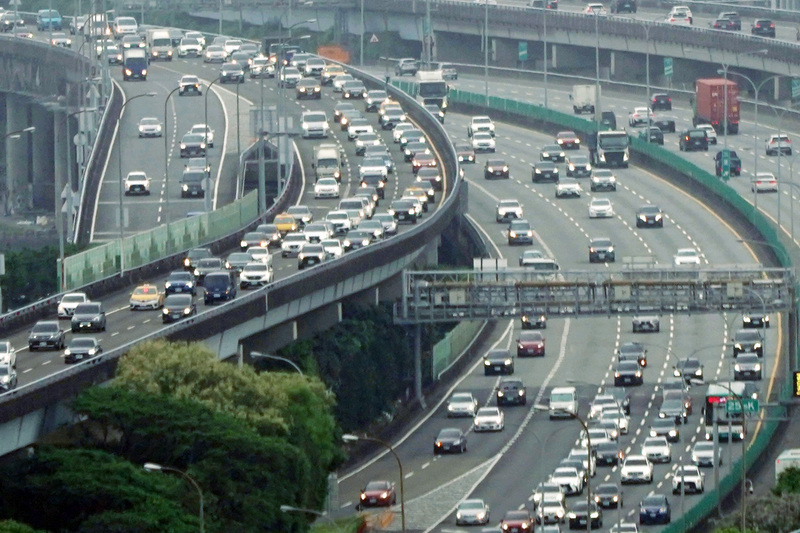 國道午後北向多處塞車  恐到深夜才紓解