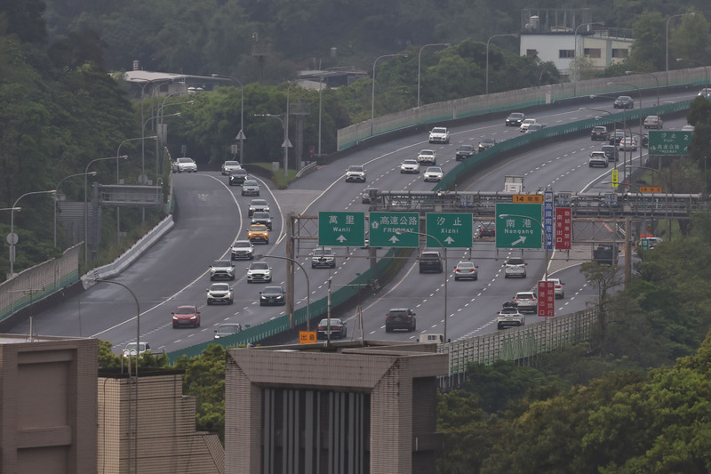 清明連假收假日國道車流正常 國5北向高乘載提前結束