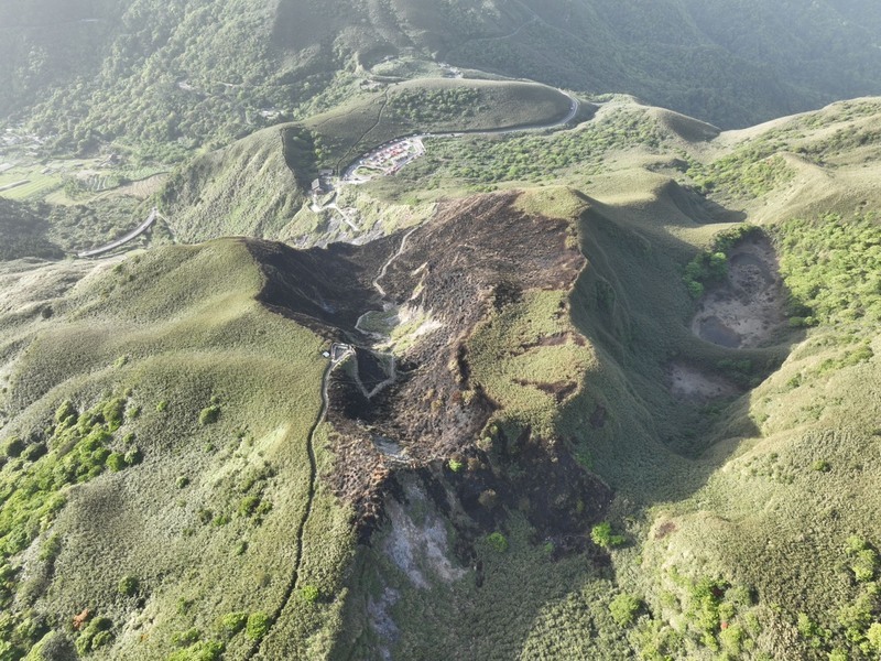 陽明山火災撲滅估受災32公頃  七星山部分步道暫封