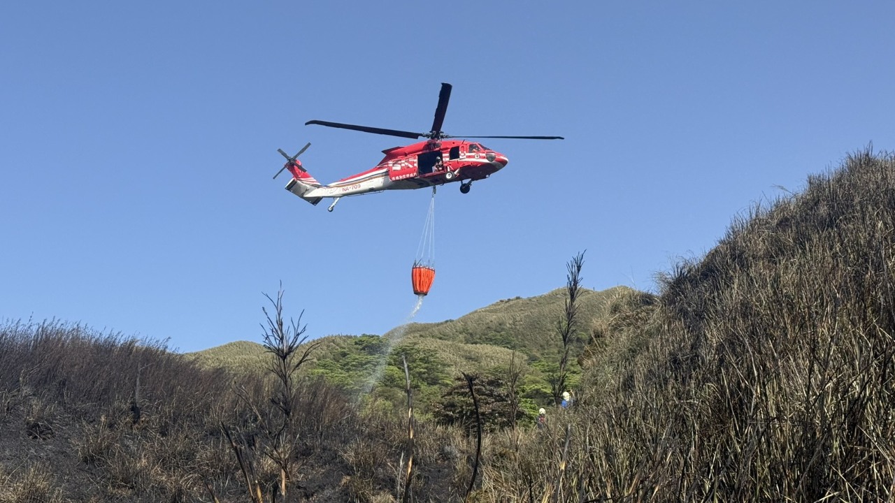 陽明山小油坑火災 陸空搶救撲滅火勢