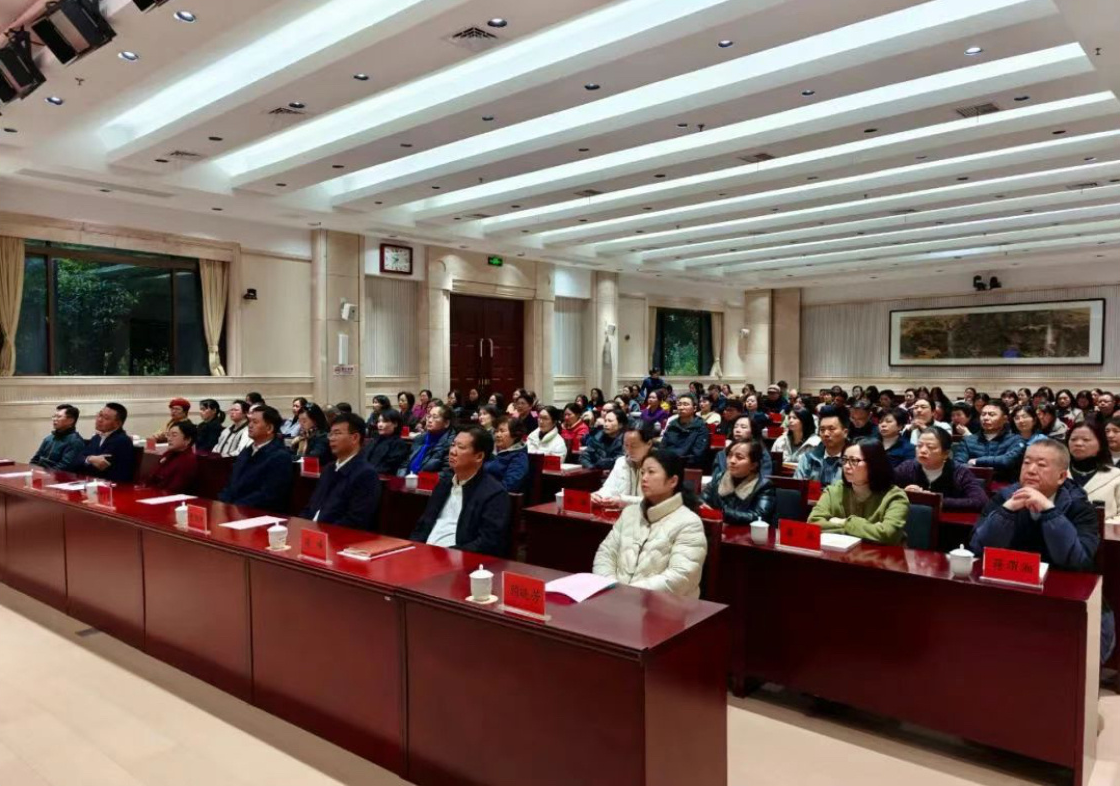 再貪恐「株連家族」！中國邀官員配偶觀看懺悔片