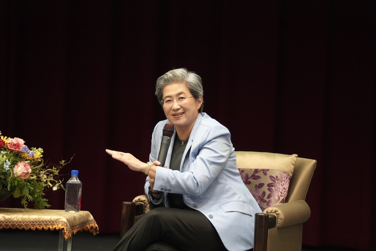 蘇姿丰曝打造優秀產品心法 回應台大學生如何面對挫折