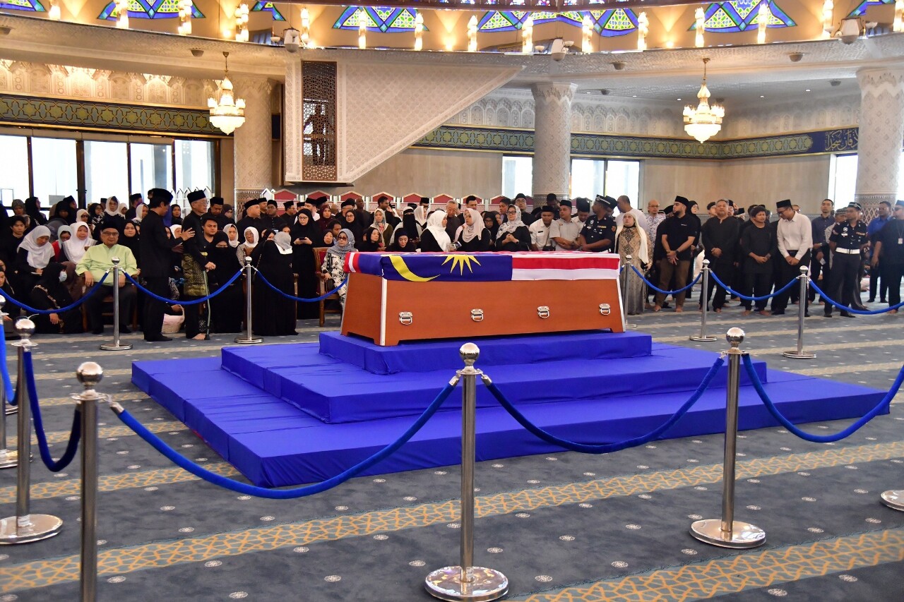 國葬禮遇送別 馬國前首相阿布杜拉長眠於國家英雄墓園