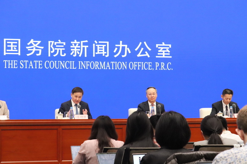 刺激經濟 中國央行宣布降準降息