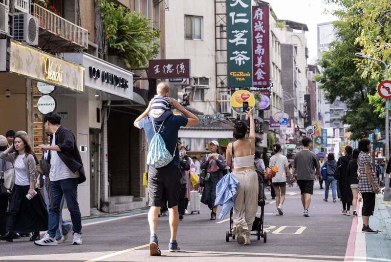 4月景氣燈號續亮黃紅燈 國發會：景氣穩定成長