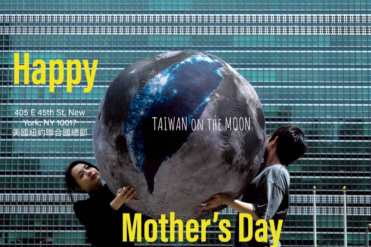 母親是台灣！Taiwan on the moon現身紐約 北美青年點亮台灣慶祝母親節