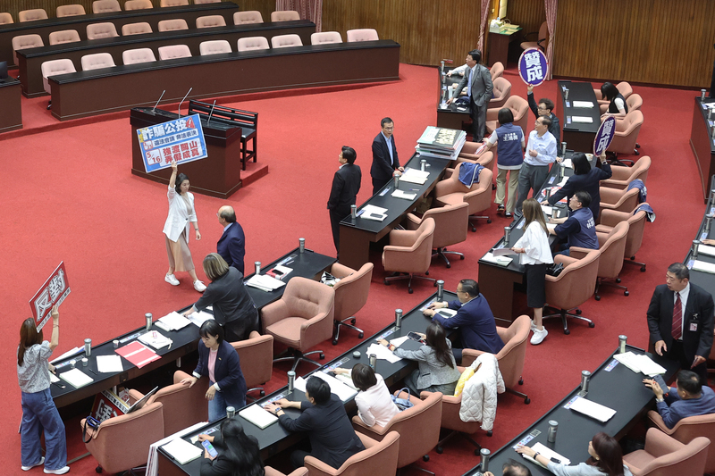 藍白聯手通過反廢死公投 將送中選會辦理公民投票