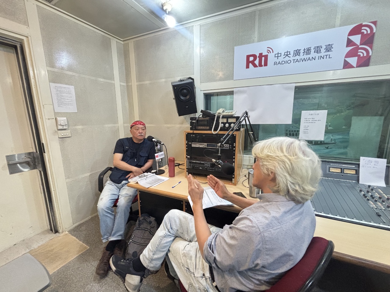 返鄉的哀歌：鍾喬《如影而行》的詩性獨白
