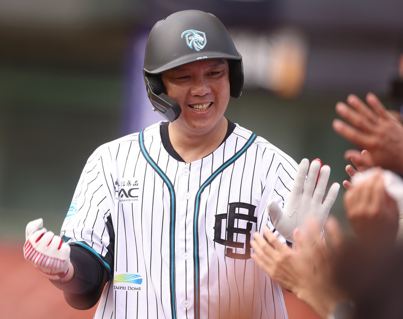 周思齊險敲滿貫砲！「山羊兄弟」世壯運首戰16：0完封甲子園大師隊