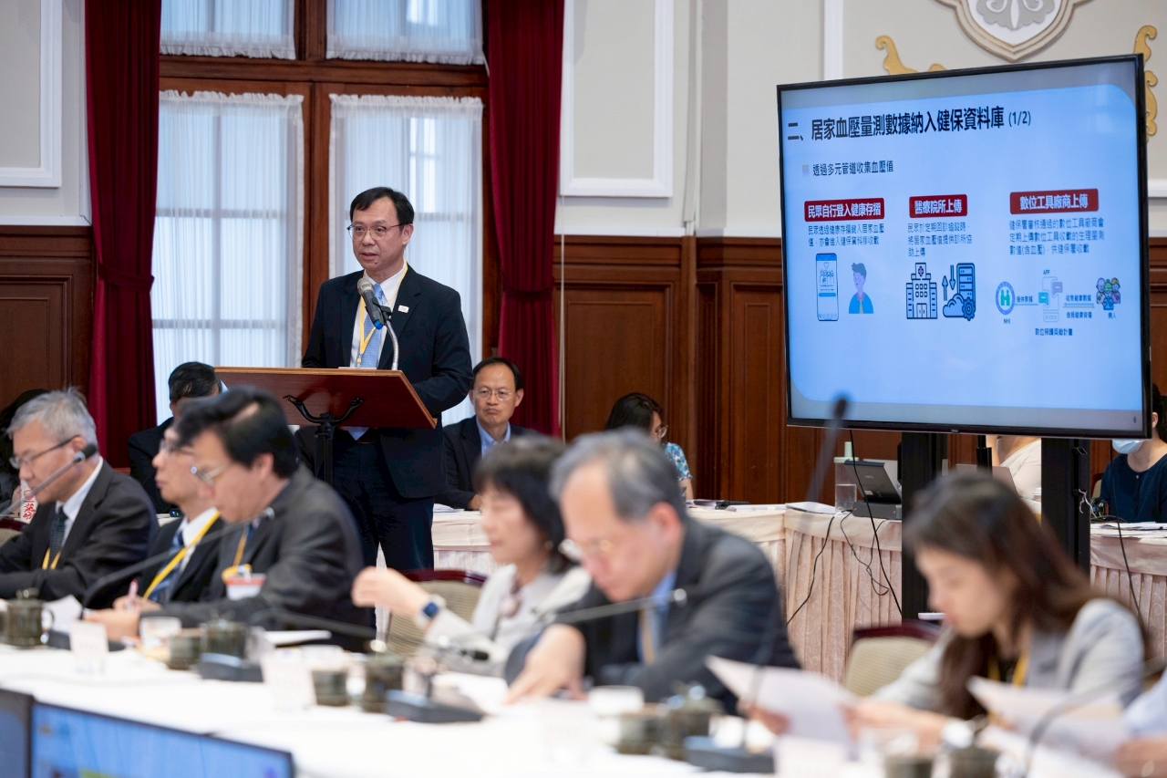 石崇良：研議區分一般及複雜診察費 「論人計酬」擬擴至花東屏南
