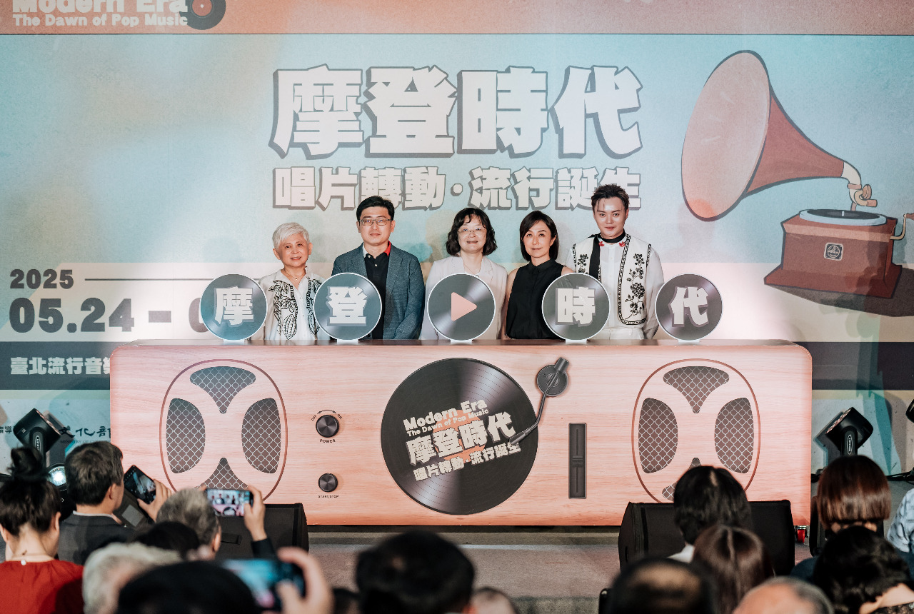 許富凱翻唱百年歷史金曲 北流特展見證台灣唱片誕生
