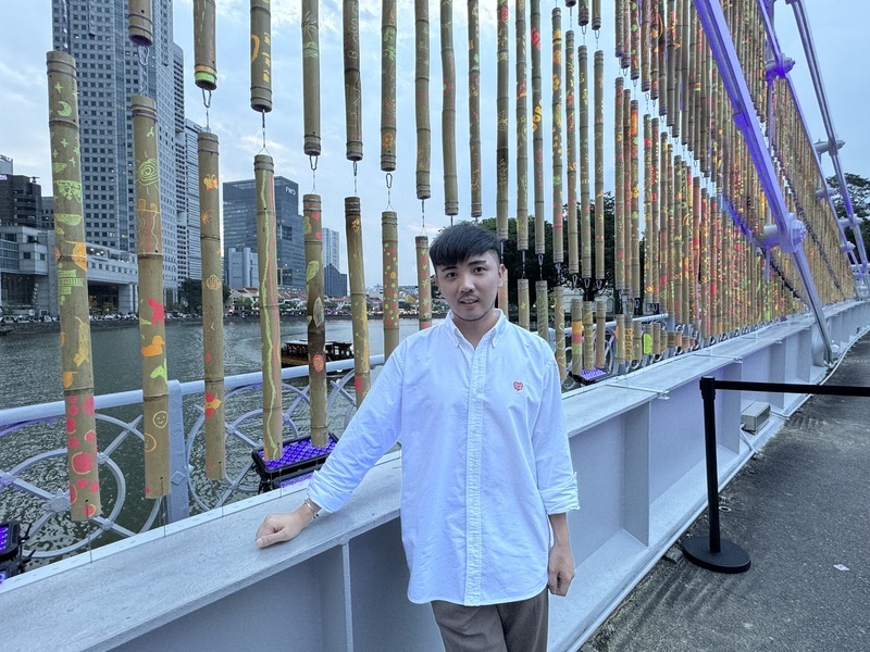 新加坡燈光節 台灣創作者打造逆流瀑布豎立外牆吸睛