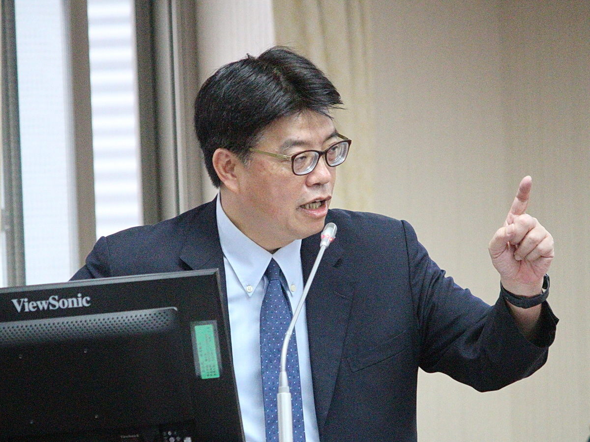 強化國安修正兩岸條例 邱垂正：政院版6月送立院