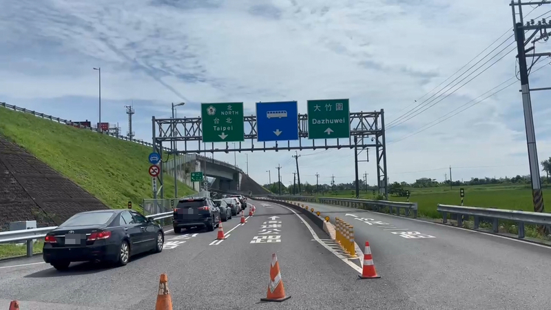 國5北向宜蘭端收假日紫爆 估晚間10時後車潮紓解