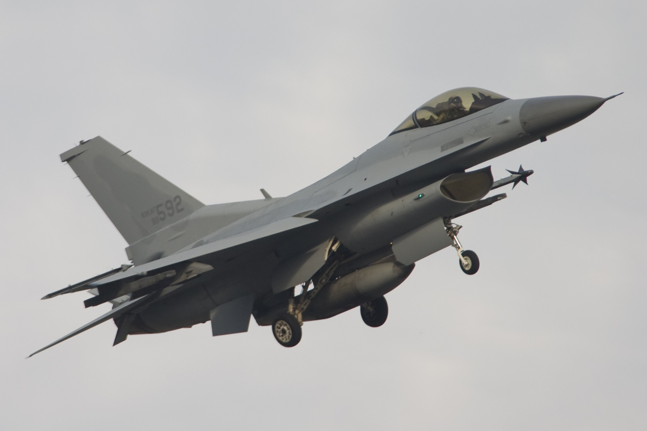 韓KF-16戰機在美軍演事故受損 2飛行員彈射獲救