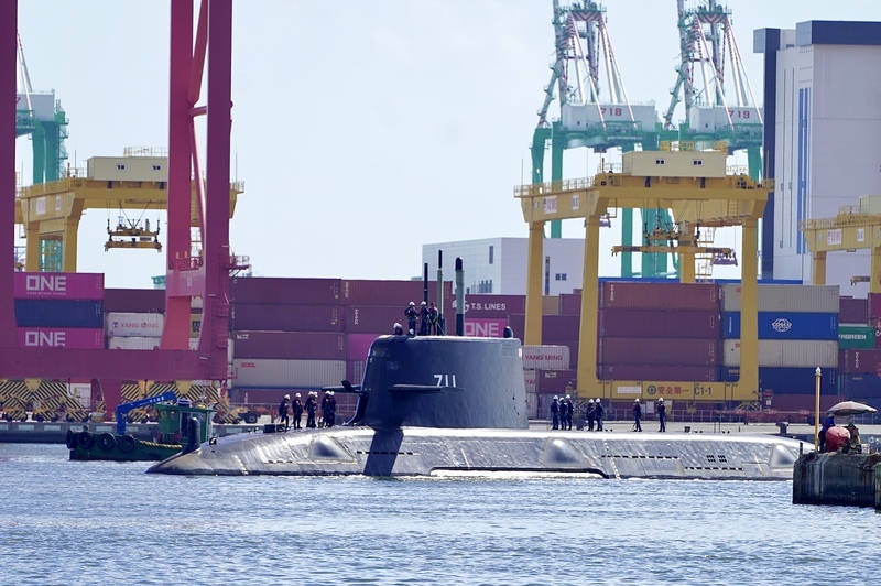海鯤艦高雄港內浮航 軍事學者：應能依規劃完成海測